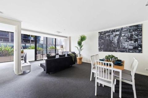 A Large 2BR Apt Near Crown Sleeps 8 FREE Parking - Accommodation Search 2