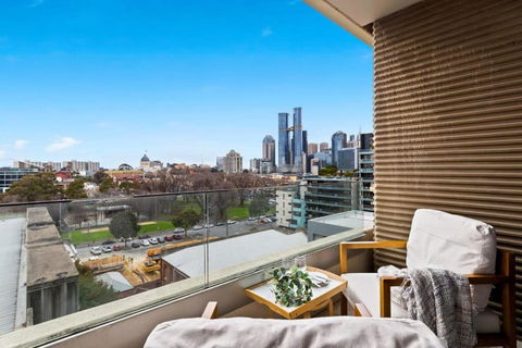 A Lux 2BR Apt Next To Melbourne Uni FREE Parking - Accommodation Search 1