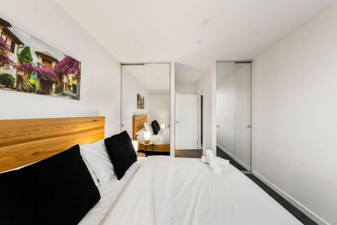 A Lux 2BR Apt With Panoramic Views, FREE Parking - Accommodation Search 1