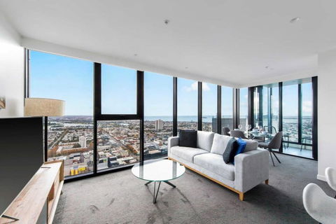 A Lux 2BR Apt With Panoramic Views, FREE Parking - Accommodation Search 0