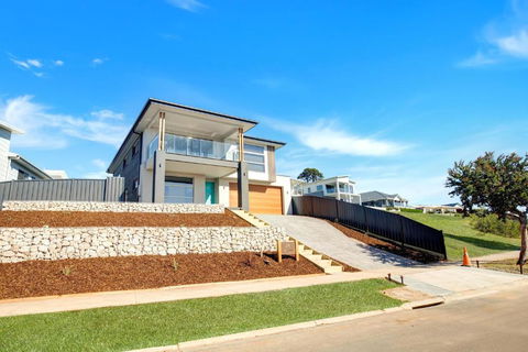 A Magnetic Retreat - Accommodation Search 1