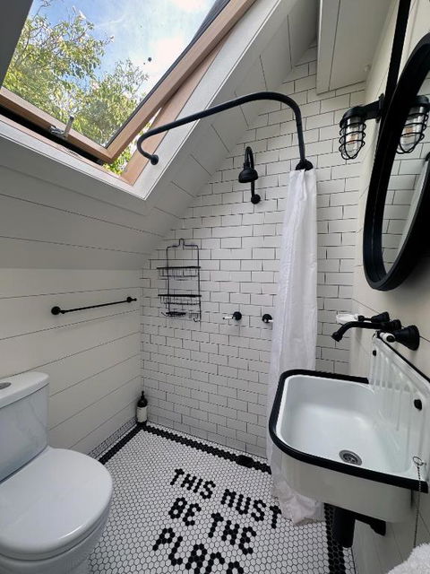 A Majestic Victorian Private Rear Access Quarters - Accommodation Search 4