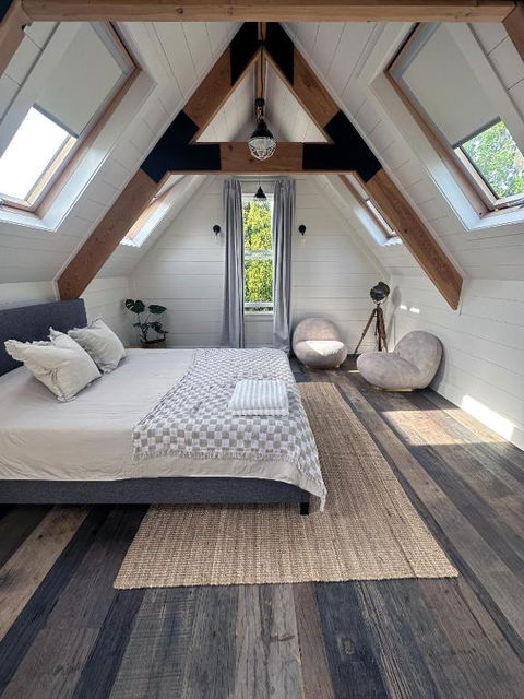 A Majestic Victorian Private Rear Access Quarters - Accommodation Search 2