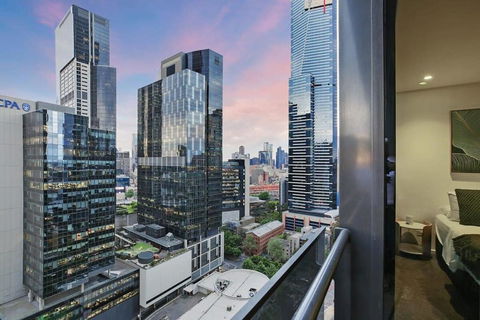 A Modern 2BR Apt With City Views FREE Parking - Accommodation Search 1