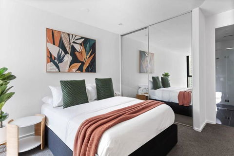 A Modern 2BR Apt With City Views FREE Parking - Accommodation Search 2