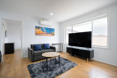 A Private Hideaway With Large Backyard And CarParks - Accommodation Search 1