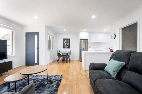 A Private Hideaway With Large Backyard And CarParks - Accommodation Search 3