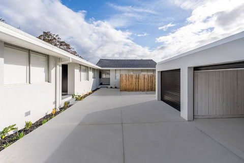 A Private Hideaway With Large Backyard And CarParks - Accommodation Search 4