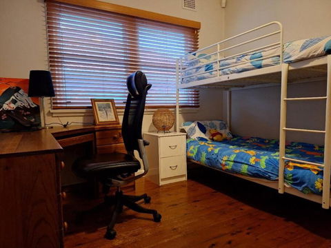 A Rosy House In Roselands - Accommodation Search 2