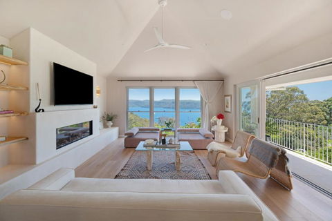 A Slice Of Paradise, Newly Transformed Avalon House With Breathtaking Views - Accommodation Search 2