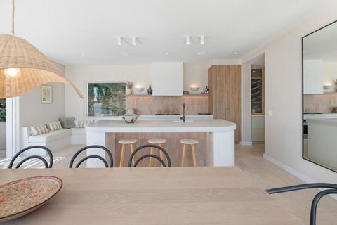 A Slice Of Paradise, Newly Transformed Avalon House With Breathtaking Views - Accommodation Search 3