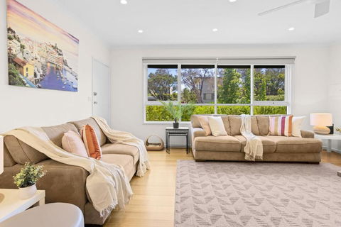 A Stones Throw - Accommodation Search 1