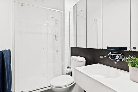 A Stylish 2BR Apt Next To Southern Cross With City Views - Accommodation Search 3