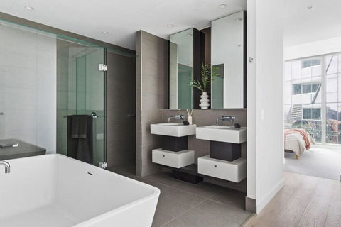 A Stylish 3BR Apt With Harbour Views FREE Parking - Accommodation Search 2