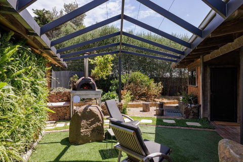 A Stylish And Unique Retreat At Surf Beach - Accommodation Search 0