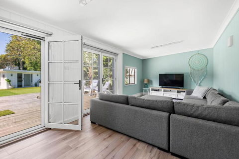 A Touch Of Paradise - House And Granny Flat - 4 Mins Walk To Callala Beach - Accommodation Search 2