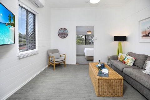 A Touch Of The Bahamas On McKenzie MK3 - Accommodation Search 0