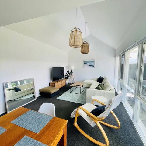 A Wave From It All - Accommodation Search 0