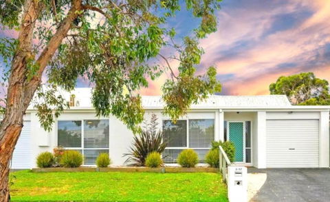 A Wave From It All - Accommodation Search 1