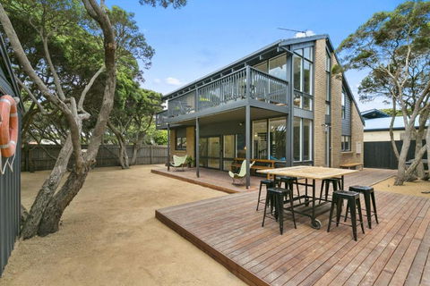 A1 Location By The Sea - Accommodation Search 0