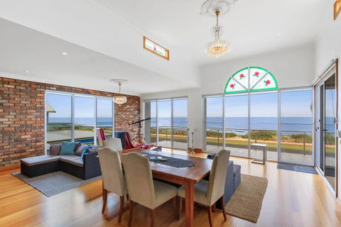 Absolute Bay Frontage With Open Fire And Spa Bath - Accommodation Search 0