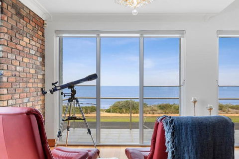 Absolute Bay Frontage With Open Fire And Spa Bath - Accommodation Search 1
