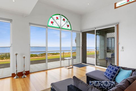 Absolute Bay Frontage With Open Fire And Spa Bath - Accommodation Search 4