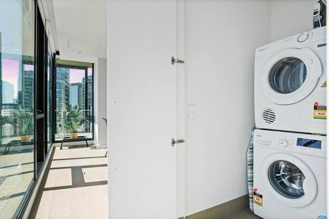 Absolute Bay View Waterfront Getaway Apt 2B2B1C - Accommodation Search 1