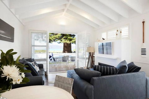 Absolute Beach Front House Panoramic Views - Accommodation Search 4