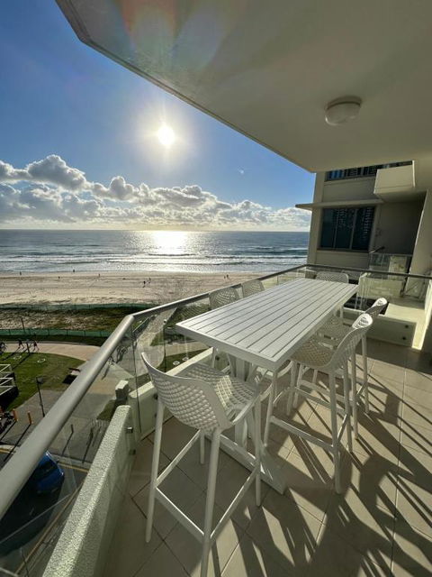 Absolute Beach Frontage Two Bedroom - Accommodation Search 4