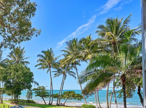 Absolute Beachfront 2 Bedroom Apartment Alassio Palm Cove - Accommodation Search 3