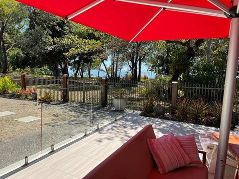 Absolute Beachfront 2 Bedroom Luxury Holiday Apartment - Accommodation Search 1