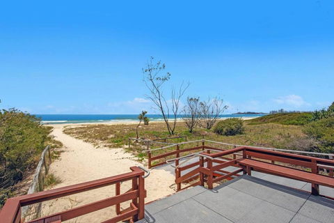 Absolute Beachfront Apartment! - Accommodation Search 1