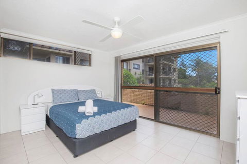 Absolute Beachfront Apartment! - Accommodation Search 4