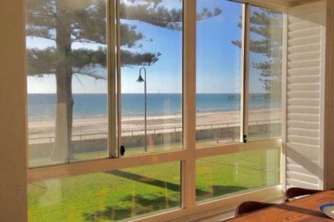 Absolute Beachfront Apartment, Amazing Sunsets - Accommodation Search 0