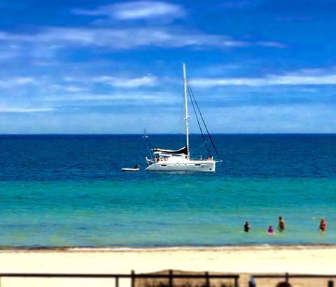 Absolute Beachfront Apartment, Amazing Sunsets - Accommodation Search 3