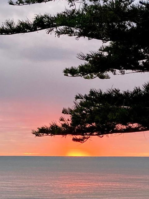 Absolute Beachfront Apartment, Amazing Sunsets - Accommodation Search 2