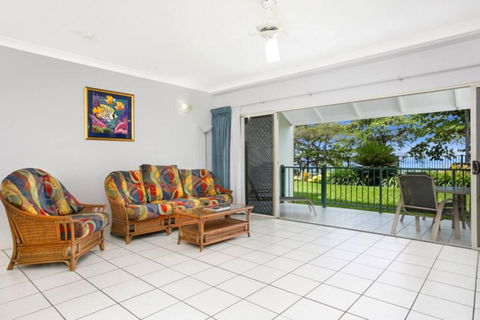 Absolute Beachfront Apartment - Accommodation Search 0