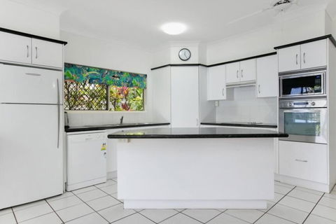 Absolute Beachfront Apartment - Accommodation Search 1