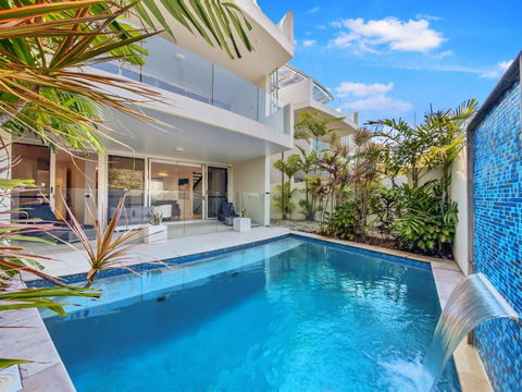 Absolute Beachfront Beach House With Amazing Views - Accommodation Search 0
