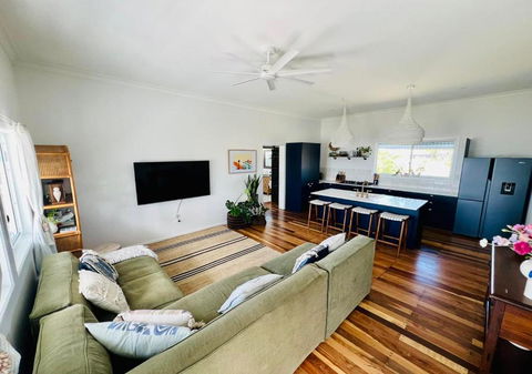 Absolute Beachfront Bowen Beach House-family Time - Accommodation Search 3