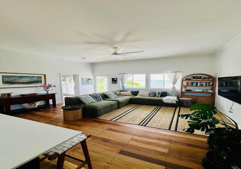 Absolute Beachfront Bowen Beach House-family Time - Accommodation Search 4