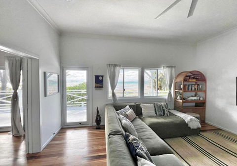 Absolute Beachfront Bowen Beach House-family Time - Accommodation Search 2