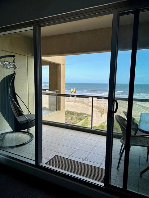Absolute Beachfront At The Pier Glenelg - Accommodation Search 0
