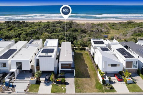 Absolute Beachfront Marcoola 4Bd, Heated Spa - Accommodation Search 0