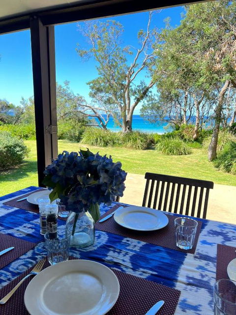 Absolute Beachfront Mollymook - Accommodation Search 3