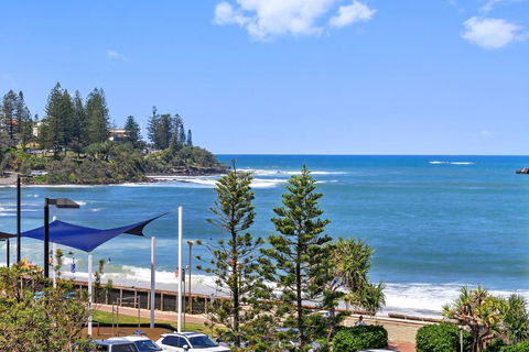 Absolute Beachfront Rolling Surf Resort - Accommodation Search 0
