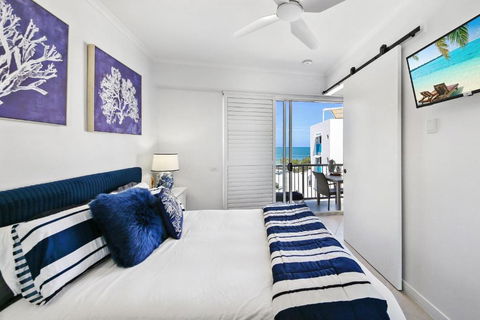 Absolute Beachfront Rolling Surf Resort - Accommodation Search 2