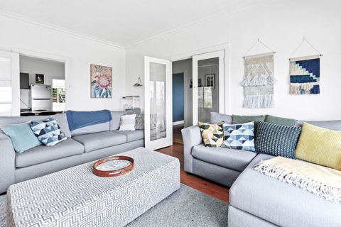 Absolute Beachfront Views Apollo Bay - Accommodation Search 1