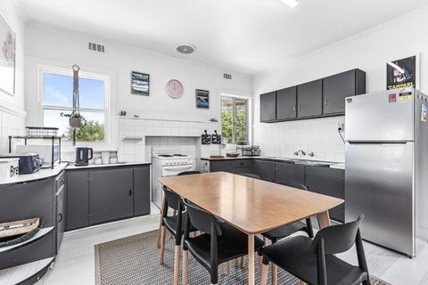 Absolute Beachfront Views Apollo Bay - Accommodation Search 2